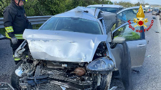 Incidente coinvolge quattro automobili, feriti soccorsi in eliambulanza