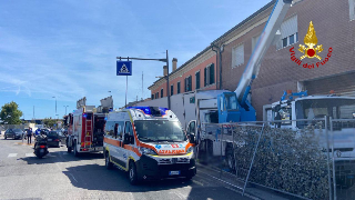 Incidente a Fano, tir si schianta contro un cantiere: due feriti